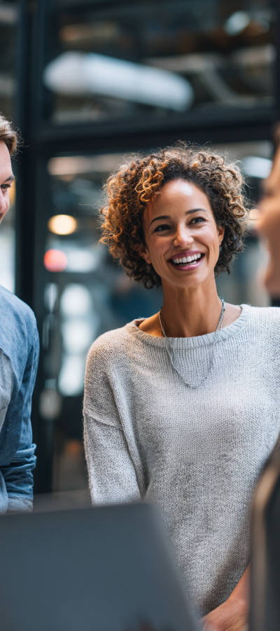 Team beim Brainstorming während einer Weiterbildung